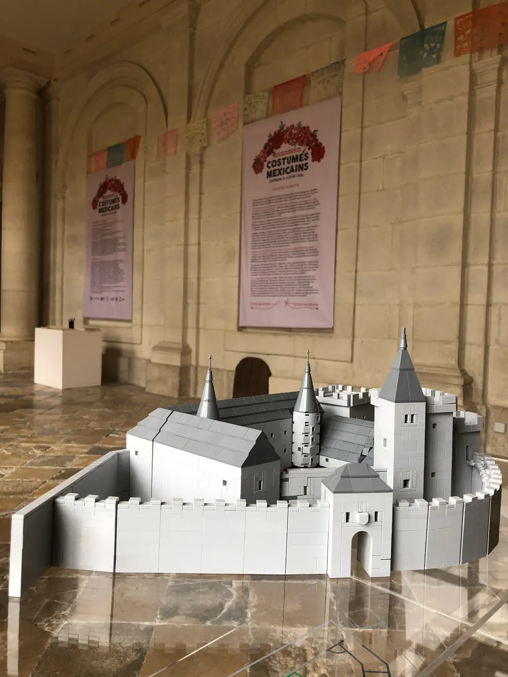 Maquette du château médiéval de Champlitte en briques