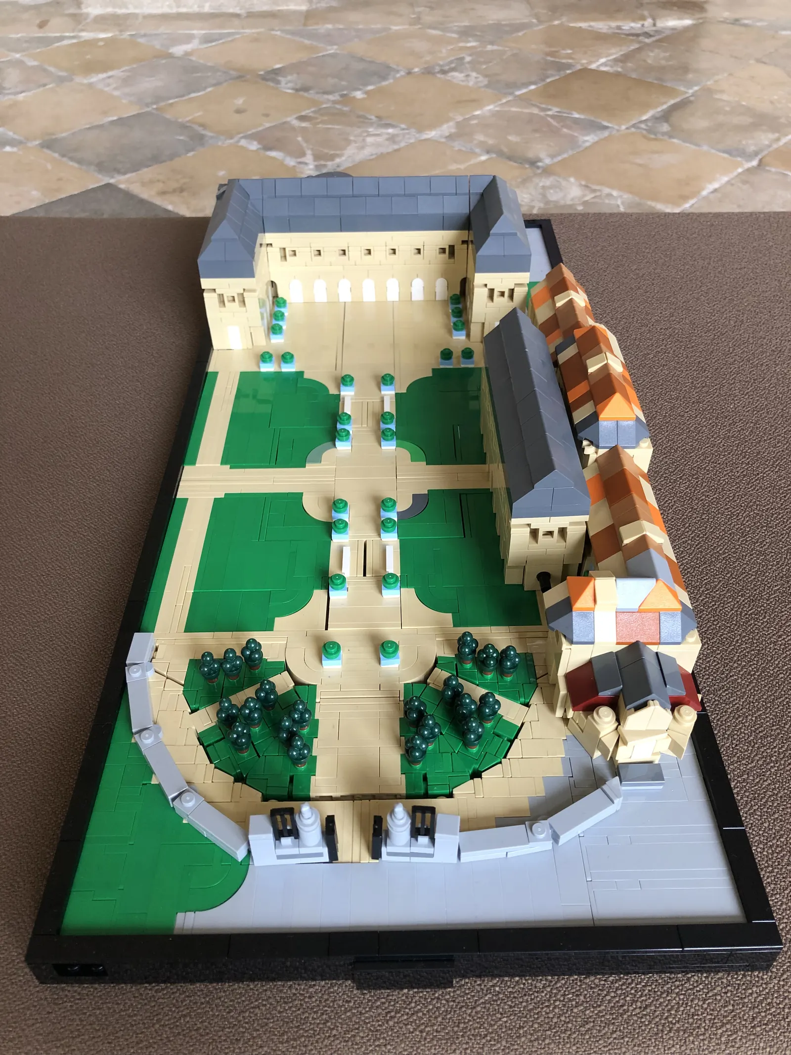 Maquette en briques du château renaissance de Champlitte, cour et jardins