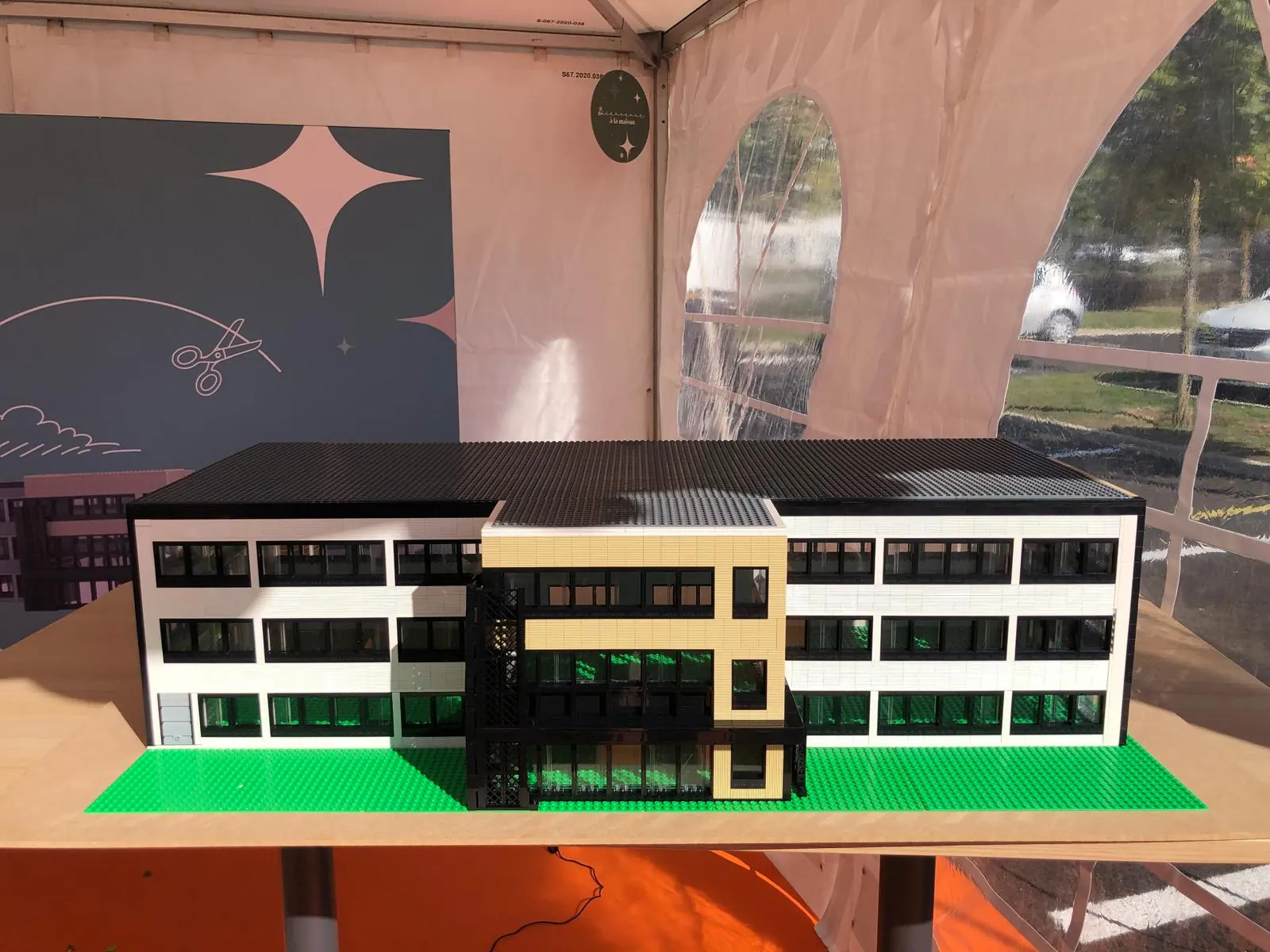Maquette en briques des nouveaux bureaux de Sevanova